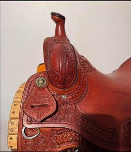 Silla de montar inglesa hecha a mano con cuero duradero, diseño personalizable, acabado fino para equitación profesional y diaria - Product Image 3