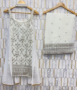 Conjunto de Top Corto de Georgette y Pantalones Palazzo Anchos con Dupatta de Diseñador - Product Image 5