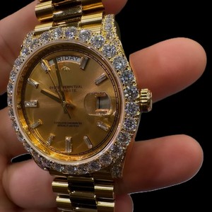 Reloj de Lujo de Acero Inoxidable con Cristal de Zafiro Analógico con Fecha Automática Miyota en Tono Dorado, Diamante Moissanite con Claridad VVS, Edición Limitada - Product Image 3