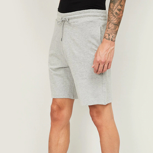 Vêtements de sport OEM shorts d'été pour la course à pied et la gym shorts de survêtement unisexes en molleton noir personnalisés en éponge shorts de survêtement pour hommes - Product Image 5