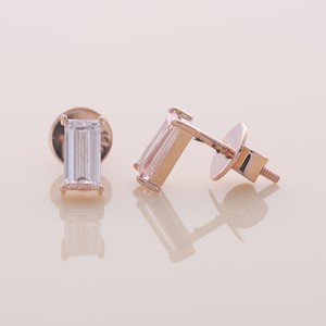 Boucles d'oreilles en diamant taillé émeraude certifié IGI, or 9 carats, style minimaliste classique - Product Image 2