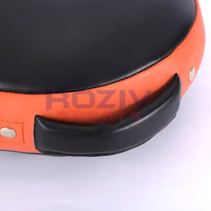 แผ่นรองซ้อมมวยทรงกลม ทำมือ คุณภาพสูง หนังแท้ ปรับแต่งโลโก้ได้ สำหรับการฝึกซ้อมเพาะกาย - Product Image 6