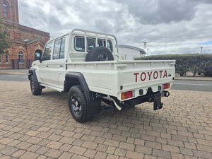 Camioneta LandCruiser 2025, 79, Doble Cabina, Buen Estado, Motor Turbodiésel, Caja de Cambios Automática, Llantas de 18\", Interior Oscuro, Volante a la Izquierda - Product Image 2