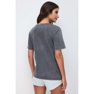 T-shirt surdimensionné imprimé et délavé - Product Image 4