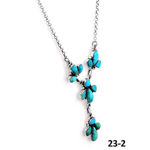 Collier Papillon Fait Main du Sud-Ouest, Émeraude de la Vallée avec Turquoise Eau Blanche et Argent Sterling, Forme Diamant Taillé Émeraude - Product Image 3