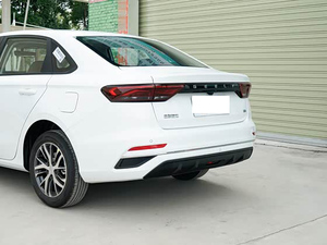 2025 Geely Emgrand 1.5L Manual Dragon versión sedán de 4 puertas y 5 plazas hecho en China para <span class=keywords><strong>gasolina</strong></span> con <span class=keywords><strong>descuento</strong></span> para la venta - Product Image 2