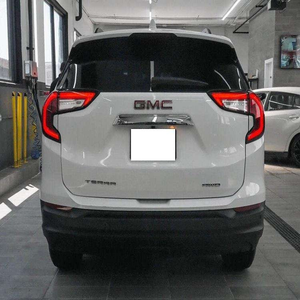 GMC Terrain SLE Turbo AWD 2023, sièges en cuir, faible kilométrage, prix compétitif, en stock, prêt à être expédié - Product Image 2