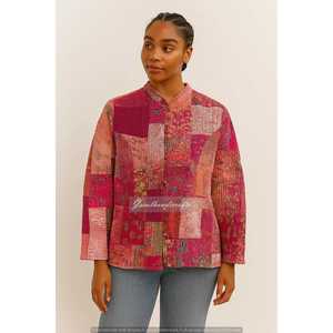 Veste réversible en coton et soie matelassée style bohème, faite main, avec imprimé bloc et patchwork, style universitaire, personnalisable avec logo, pour l'automne - Product Image 2