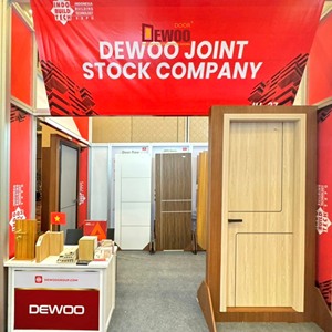 DEWOO Portes modernes en WPC Intérieur étanche avec bois et PVC pour hôtels, maisons, villages et chambres à coucher Surface finie - Product Image 2