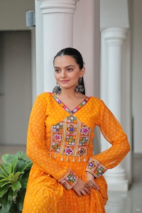 Navratri Faux Georgette Avec Bandhani Print Et Kutchi Patch Robe Fabricant De Surat Au Taux Le Plus Bas - Product Image 6