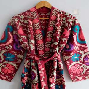 Bata Larga Corta Reversible de Algodón Bordado Suzani Hecha a Mano para Mujer, Estilo Bohemio Étnico, Ecológica, para Otoño e Invierno - Product Image 5