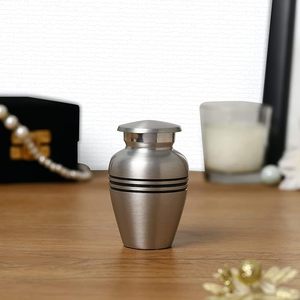 Mini urnes souvenir en aluminium les plus vendues souvenir funéraire de conception classique fabriquée en Inde - Product Image 4