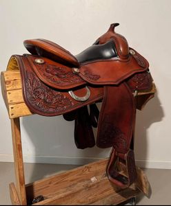 Sillín clásico de cuero Premium occidental con estribos seguros de alto Cantle y asiento acolchado suave para viajes de larga distancia - Product Image 1