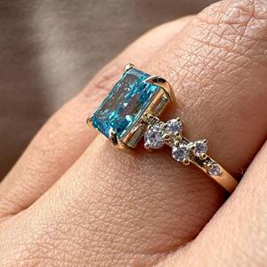 Anillo de Compromiso con Diamante Cultivado en Laboratorio de Corte Radiante de 1.50 Ct, Color Azul Fantasía, en Oro de 14k, Anillo de Boda con Diamante Redondo para Mujer, Regalos - Product Image 6