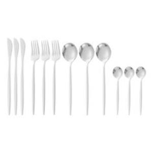Ensemble de couverts modernes en acier inoxydable avec une sensation de qualité supérieure et des surfaces polies, idéal pour les décors de table élégants - Product Image 3