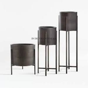 Lot de 3 jardinières de forme ronde revêtues de poudre de couleur noire en métal de qualité supérieure avec support pour fournitures de décoration de maison et de jardin - Product Image 1