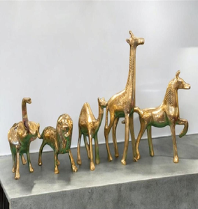 Assortiment de sculptures d'animaux en laiton. Oeuvre artisanale en métal. Disponible aux prix de gros. - Product Image 1