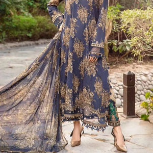2025 vestido de algodón de césped bordado completo de alta calidad para mujer MOQ bajo venta al por mayor hecho en fábrica Shalwar Kameez conjunto indio pakistaní - Product Image 1