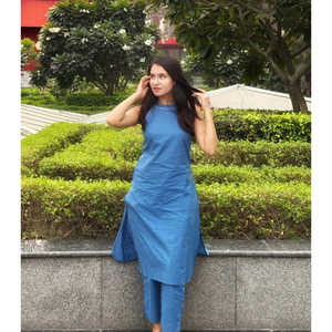 Ensemble Kurta sans manches bleu clair avec poche en tissu Oxford respirant en coton Mulmul pour usage quotidien - Product Image 2