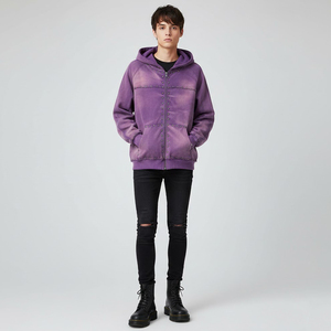 Sudadera con capucha de estilo urbano oversize con efecto desgastado personalizado, de alta calidad y aspecto premium, para uso casual o urbano, unisex. - Product Image 4