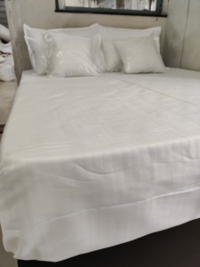 Hotel de lujo tamaño completo blanco 100 sábanas de algodón 300 hilo cuenta rayas Hotel ropa de cama conjunto por Jhelum IMPEX ventas al por mayor - Product Image 1