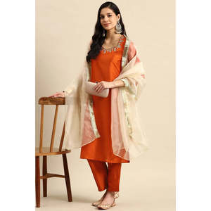 Conjunto de Kurta de Seda con Bordado Naranja para Mujer, Silueta Ajustada - Product Image 1