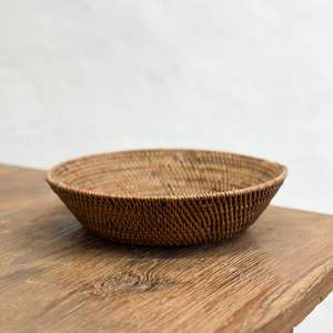 Bol en rotin tissé artisanal pour pièce maîtresse de Table à manger d'affichage de cuisine rustique et décoration de maison écologique élégante - Product Image 2