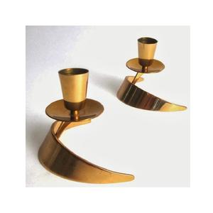 Porte-bougie géométrique contemporain en métal, parfait pour la décoration intérieure moderne, l'éclairage d'ambiance et l'exposition sur table. - Product Image 5