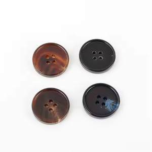 Bouton de corne naturel en gros populaire personnalisé teinture 4 trous boutons interrupteur pour chemise par Crescent Crafts - Product Image 2