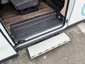 Vehículo Eléctrico 2025 de Segunda Mano, SAIC Maxus EV70, Autonomía de +400 KM, 7-9 Asientos, Batería LFP y ABS + EBD - Product Image 4