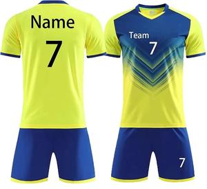 Ensemble de maillots de football sportifs sur mesure, coupe ajustée, vente en gros, fabricant d'uniformes de football, kits à porter - Product Image 2