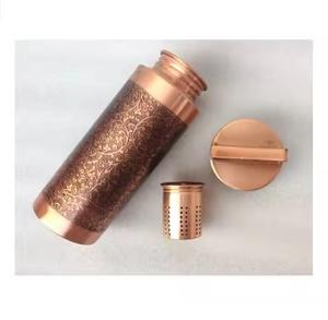 Bouteille en cuivre de haute qualité fabriquée en Inde, fabriquée pour le bien-être et la désintoxication bouteilles en cuivre exquises de haute qualité - Product Image 4