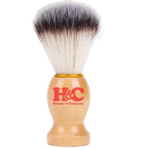 Pinceau à raser en poils de blaireau Silvertip pour hommes de Hooper and Company avec manche en bois pour usage professionnel en salon de coiffure - Product Image 5