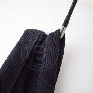 Toalla de golf tipo waffle de secado rápido con logo personalizado impreso para regalos de torneos y promoción de marcas deportivas - Product Image 5