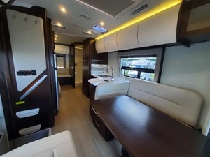 Autocaravana L-e-i-s-u-r-e T-r-a-v-e-l Serenity 24CB usada del 2017, lista para vender - Product Image 6