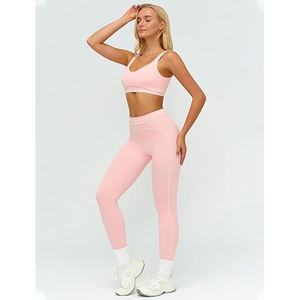 Ensemble de yoga réversible léger 2 pièces, haut et leggings athlétiques en textile extensible respirant, tenue de sport durable et flexible - Product Image 3