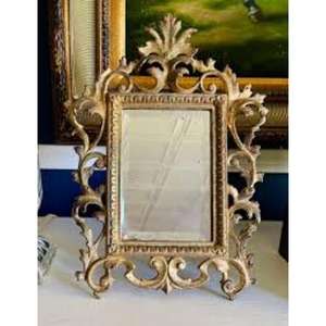 Cadre de miroir en laiton antique haut de gamme orné d'une élégance intemporelle et d'un savoir-faire luxueux pour un salon à thème vintage - Product Image 2