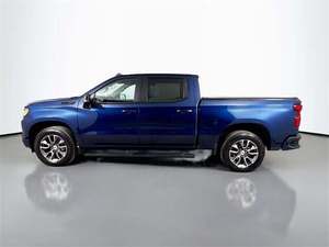 Silverado 1500 RST 2024-2025 Usado en Excelentes Condiciones, Cabina Doble, 4x4, Turbo, Automático, Volante a la Izquierda, Neumáticos R17, Interior Oscuro, Asientos de Cuero - Product Image 2