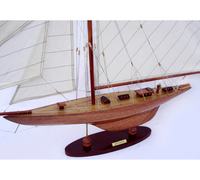MODÈLE DE BATEAU EN BOIS DEFENDER/VOILIERS/YACHTS-AMERICA CUP COLLECTION/ARTISANAT