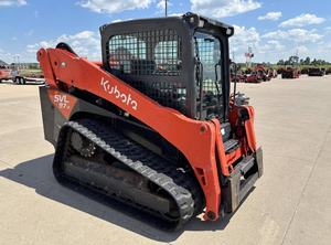รถตักล้อยาง Kubota SVL97-2 ขนาดเล็ก 55 กิโลวัตต์ เครื่องยนต์ดีเซล ขับเคลื่อน 4 ล้อ แบบตีนตะขาบ น้ำหนักบรรทุก 5400 กิโลกรัม พร้อมเกียร์บ็อกซ์คุณภาพสูง - Product Image 3
