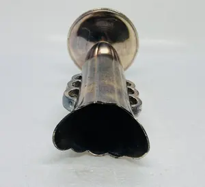 Vase à fleurs en fer forgé fait main, design côtier, éco-responsable, vase de table, décoration de luxe, intérieurs contemporains, design haut de gamme - Product Image 5