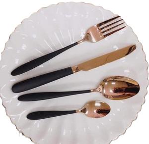 Ensemble de couverts vintage de 4 pièces, cuillère, fourchette et couteau plaqués or, manche peint en noir, ustensiles de cuisine au meilleur prix - Product Image 1