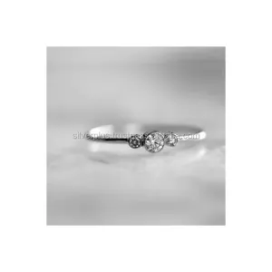 Pemasok grosir 14k cincin pernikahan berlian Pave emas kuning tersedia dengan harga grosir