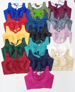 Blouse moderne en soie MILAN originale, prête à porter, style col en V, motif. La blouse peut être portée avec un sari et un lehenga. - Product Image 1