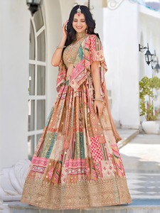 ชุดแต่งงานผ้าชินันผ้าไหมปักลายซาริทำงานผู้ผลิต lehenga choli จาก surat ในอัตราที่ต่ำที่สุด - Product Image 2