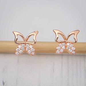 Boucles d'oreilles tendance en acier inoxydable plaqué or avec zircon, motif papillon et nœud, pour femmes, idéales pour les soirées - Product Image 1