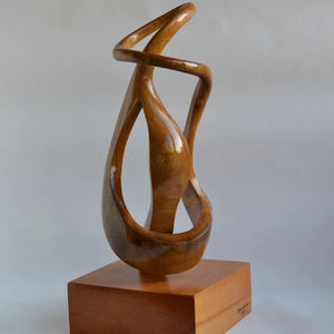 Escultura decorativa de madera para comedor que aporta un toque natural belleza orgánica y elegante a los espacios familiares - Product Image 1