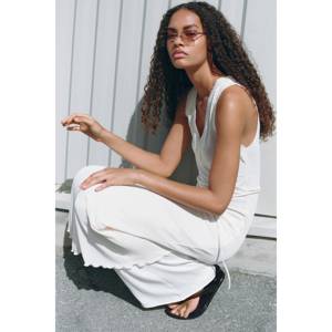 Robe élégante sur mesure pour femme avec dentelle, ceinture à nouer, décoration ajourée, grande taille, longueur genou, taille élastique, ODM pour le jour - Product Image 1