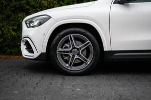 Mercedes-Benz GLA 200 2023, Trasmissione Automatica, Motore a Combustione Interna, Fari LED, Pneumatici R17, Potenza 120 kW (163 CV) - Product Image 3