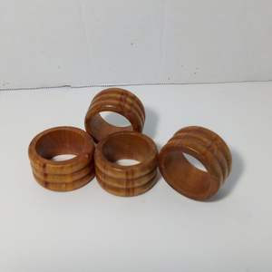 Elegantes Anillos para Servilletas de Madera de Acacia Rústicos y Ecológicos - Accesorios de Decoración de Mesa de Lujo para Comidas Elegantes VIET FARGIMEX - Product Image 4